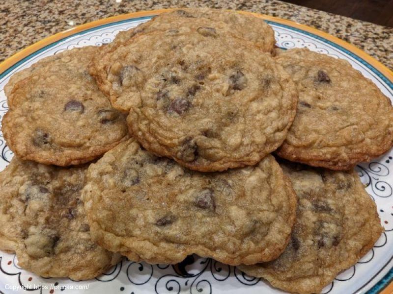 OATMEAL CHOCOLATE CHIP COOKIES